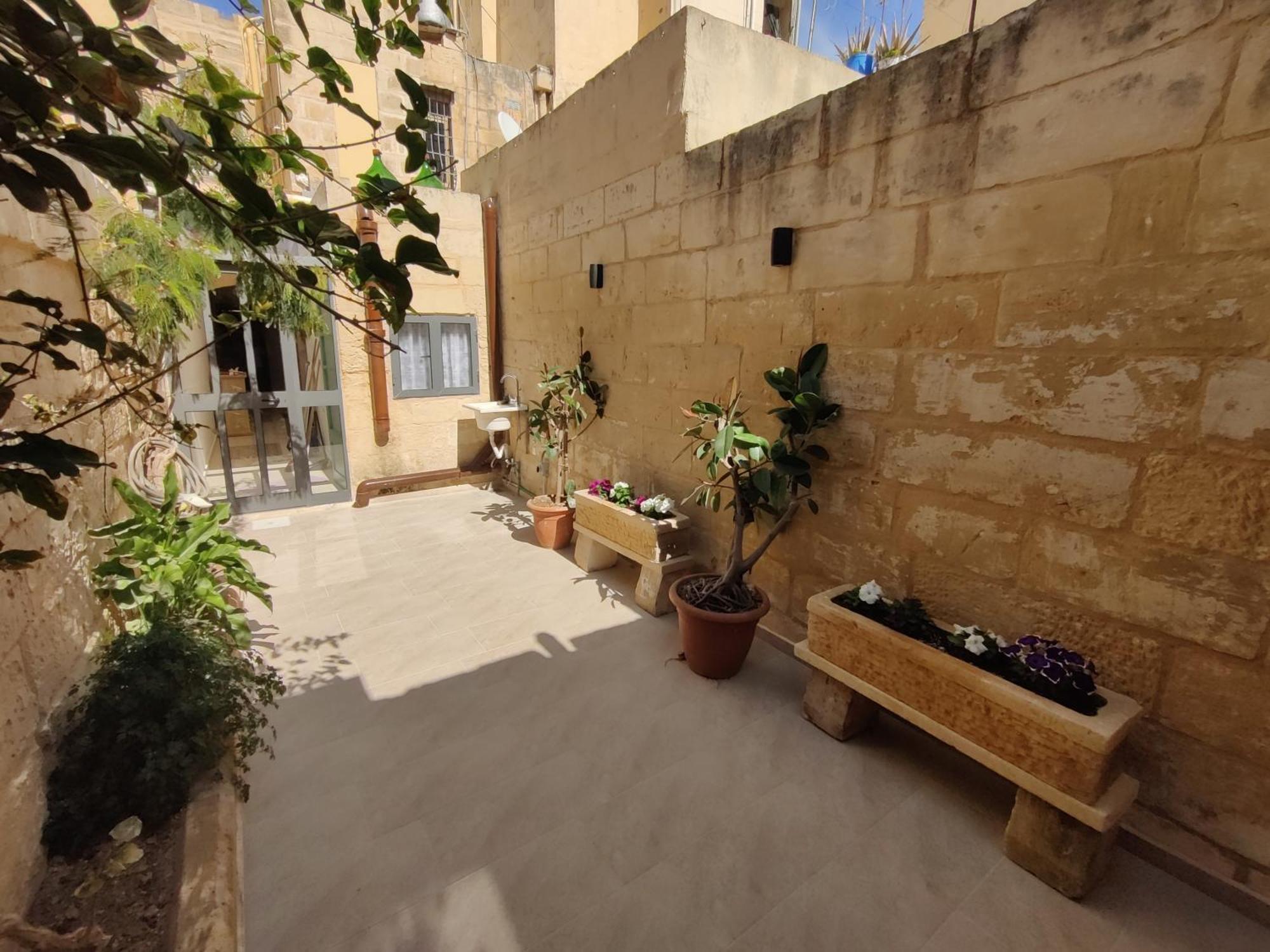Peaceful Traditional Maltese Townhouse Luqa Exterior foto